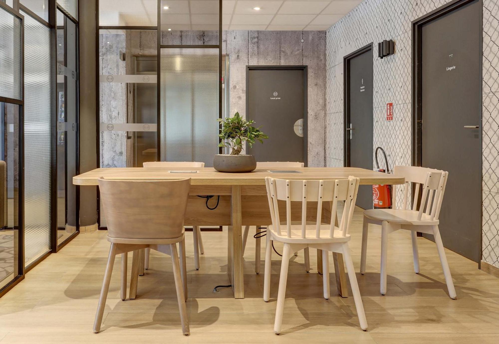 B&B Hotel Еперне Екстериор снимка