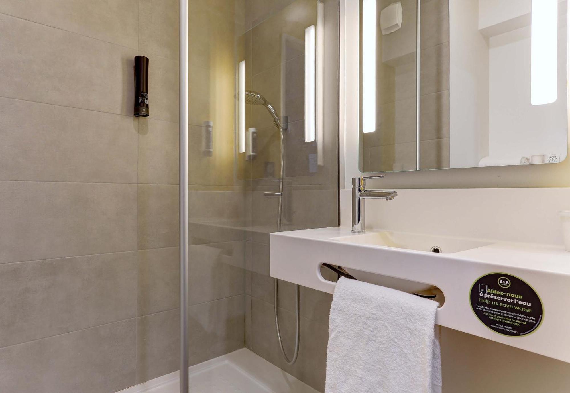 B&B Hotel Еперне Екстериор снимка